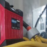Niewielka usterka domowej instalacji wodnej może w krótkim czasie doprowadzić do poważnych strat. Przekonali się o tym właściciele nieruchomości w Stanisławowie (województwo śląskie), gdzie pęknięty filtr wody zalał ogromną powierzchnię mieszkalną.